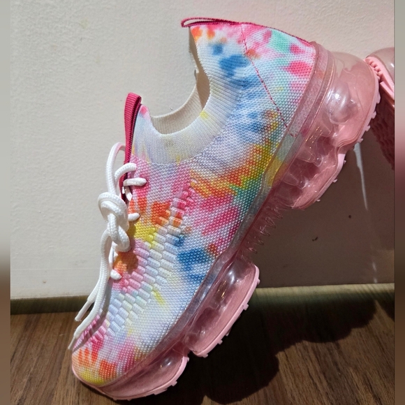 Women's La Sheelah Tie-Dye Sneaker, Size 6.5 NWOT - Picture 7 of 11